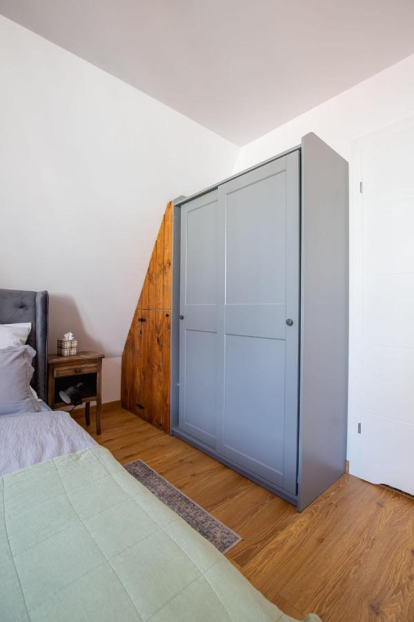 Apartment Kamienica Stare Miasto- Sw . Ducha. *
